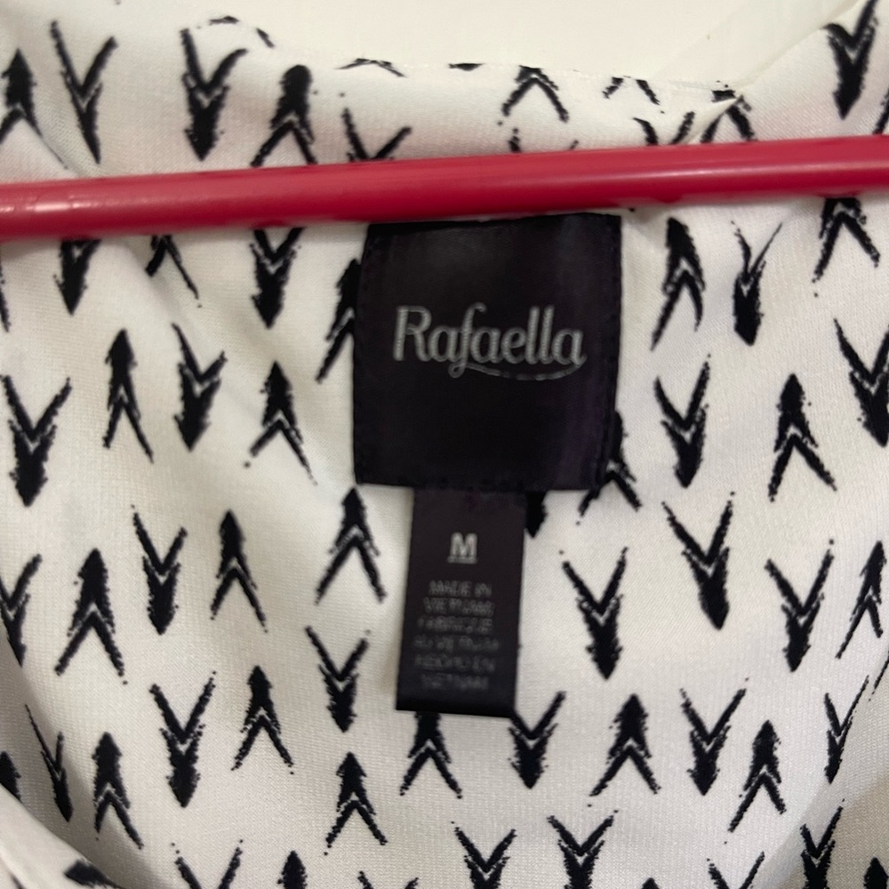 Rafaella Women's Sleeveless Tank Top M Black & White Geometric Arrow Print - Picture 3 of 8